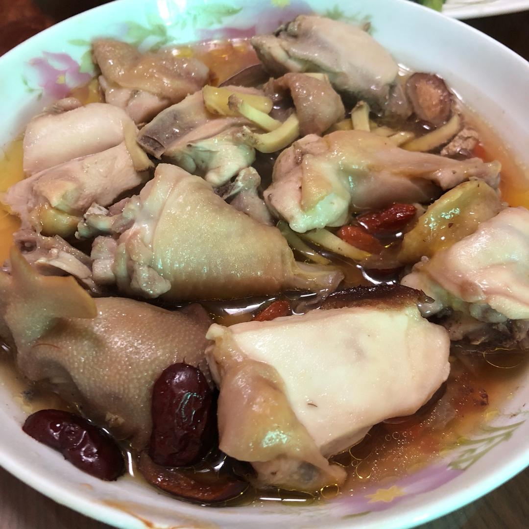 红枣杞子蒸滑鸡