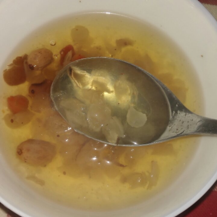 桃胶皂角米炖雪燕