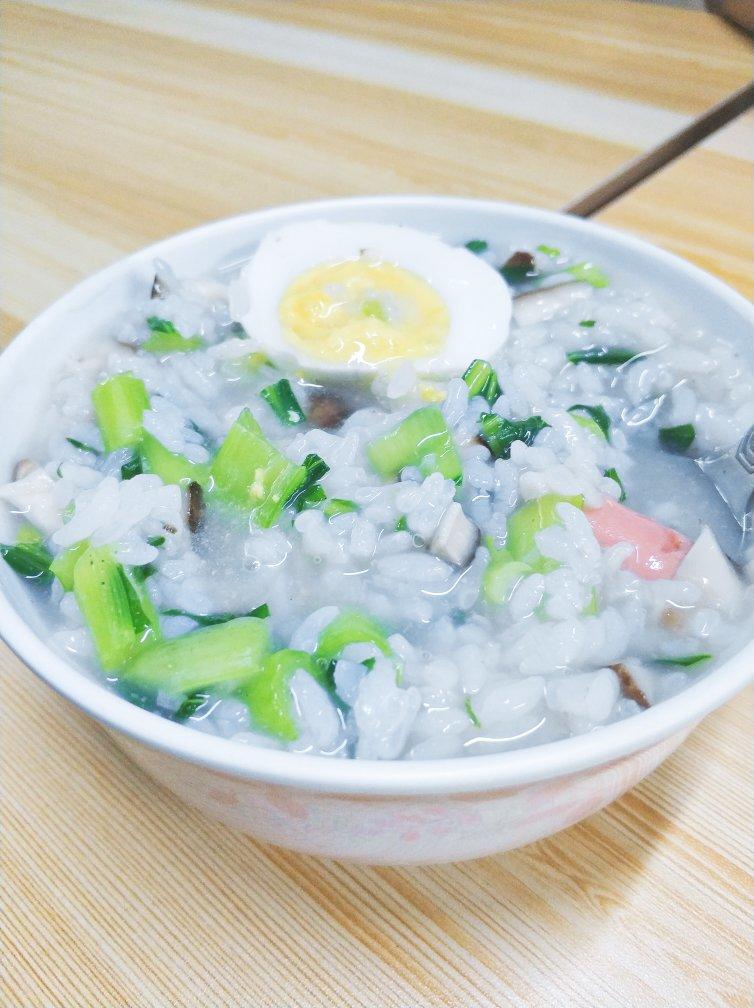 是少女阿七啊做的香菇青菜粥(砂锅粥)
