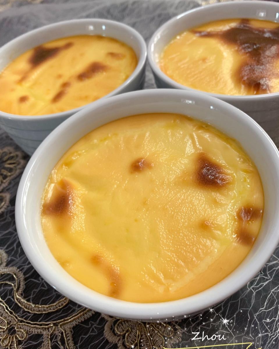 Crèmebrulée。法式烤布雷。焦糖布丁。
