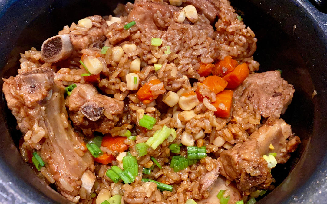【排骨焖饭】