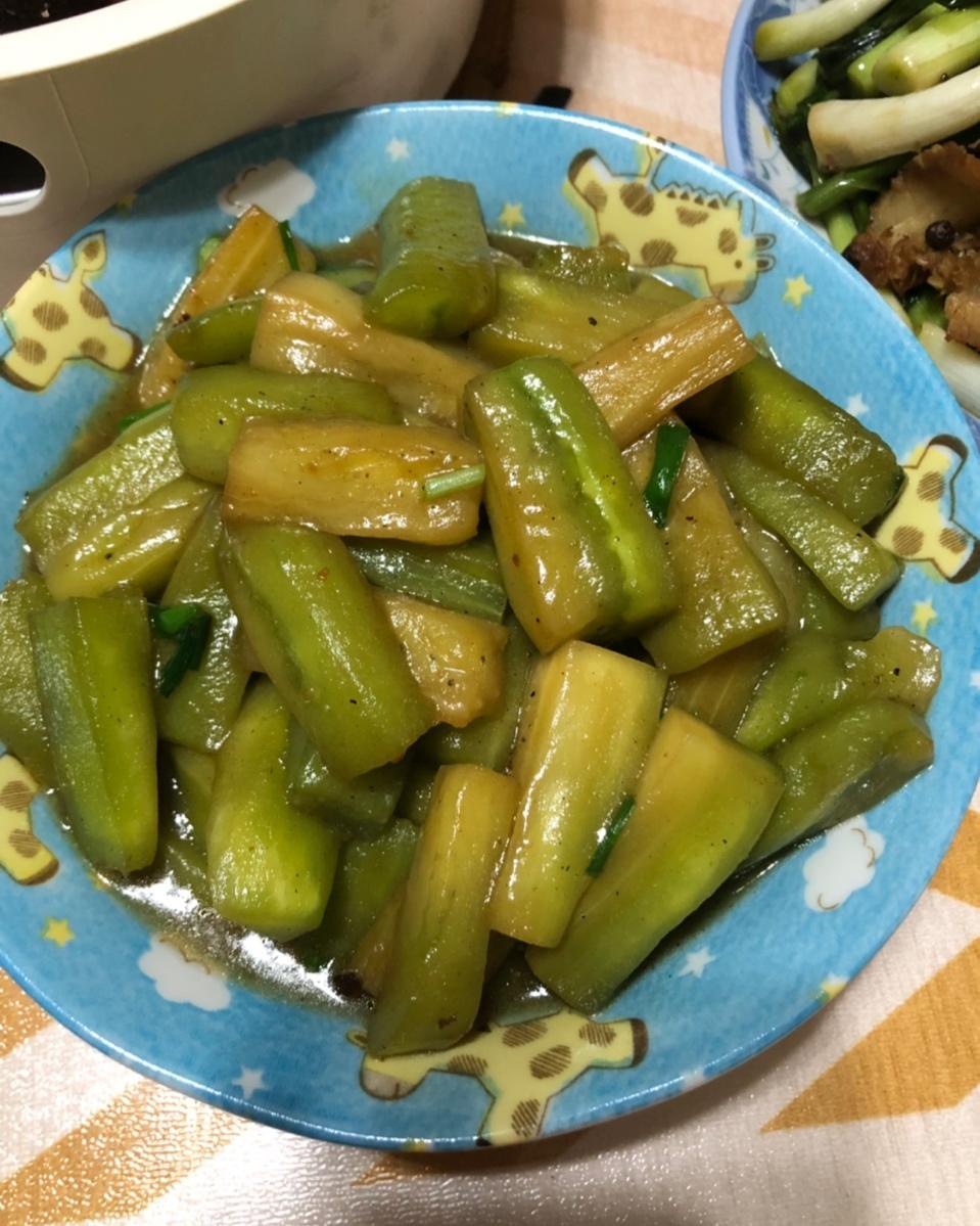 红烧茄子（教你炒茄子不变色的小妙招）