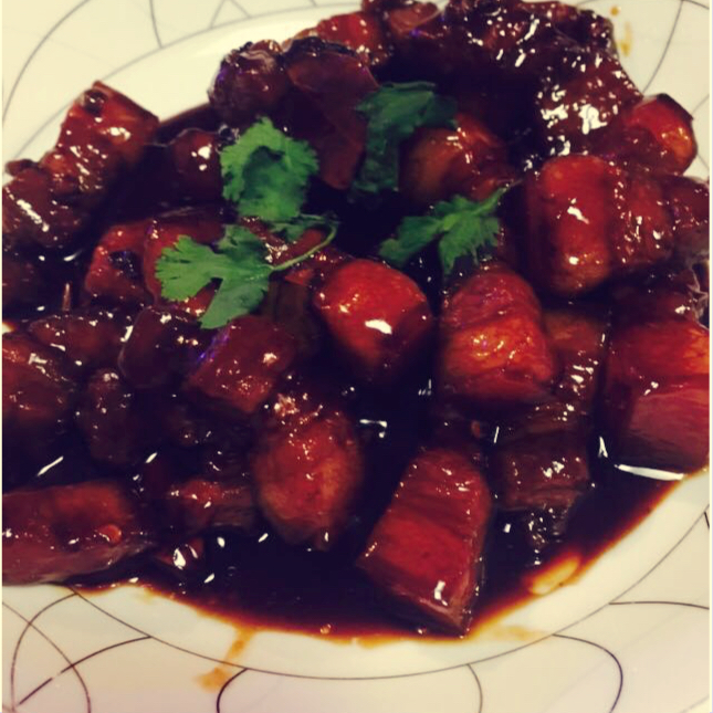 吃着碗里望着锅里的红烧肉