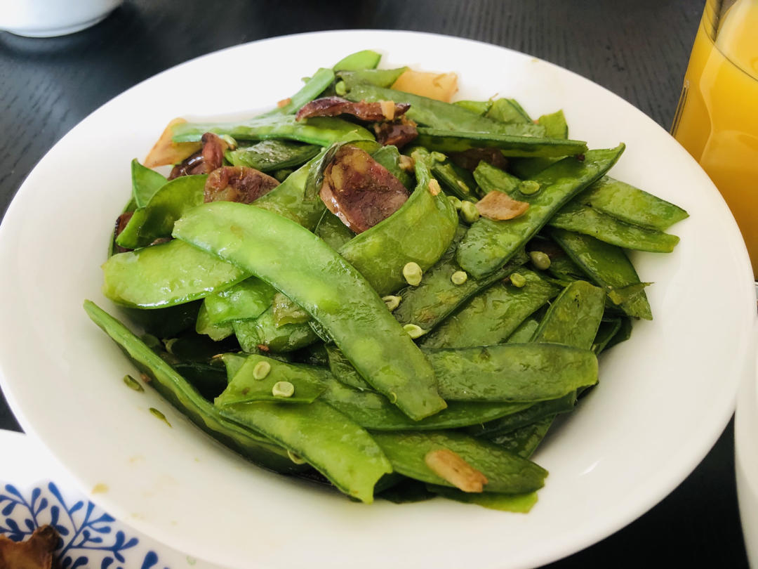 超脆爽的荷兰豆炒香肠