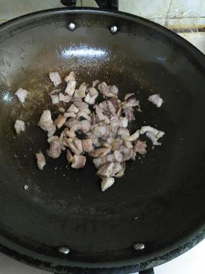 猪肉炒咸菜的做法 步骤3