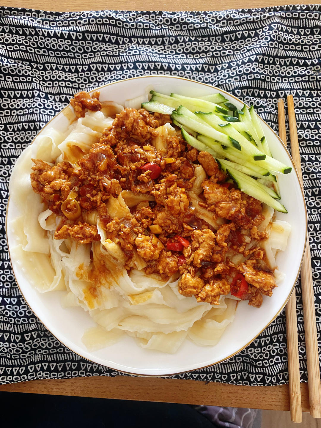 真想让你们尝尝这碗肉酱拌面🍜太香太香了