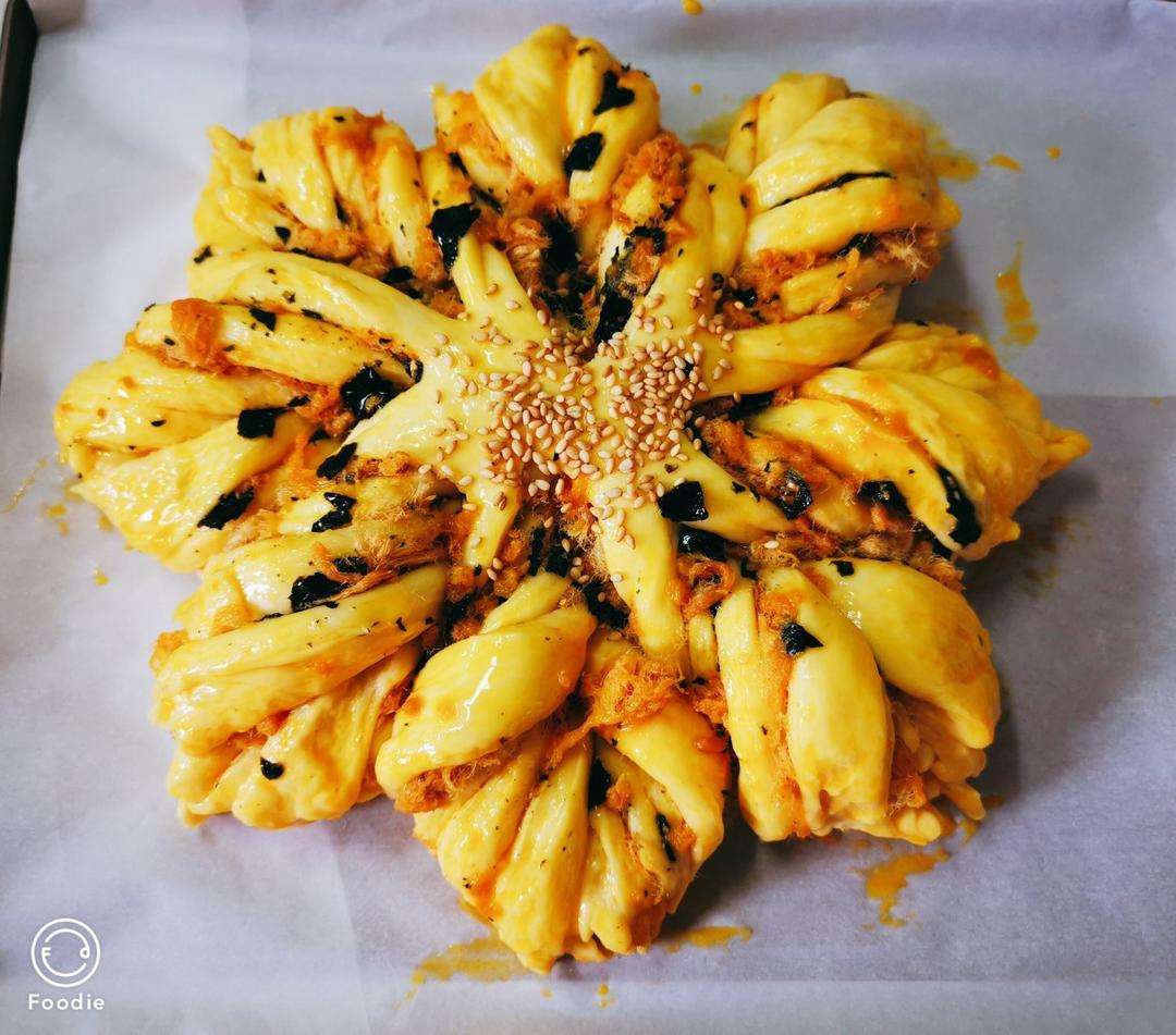 太阳花肉松面包