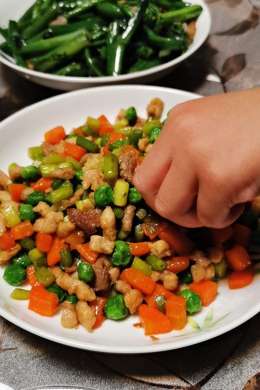 宝宝爱吃的下饭菜（肉沫蒜苔）