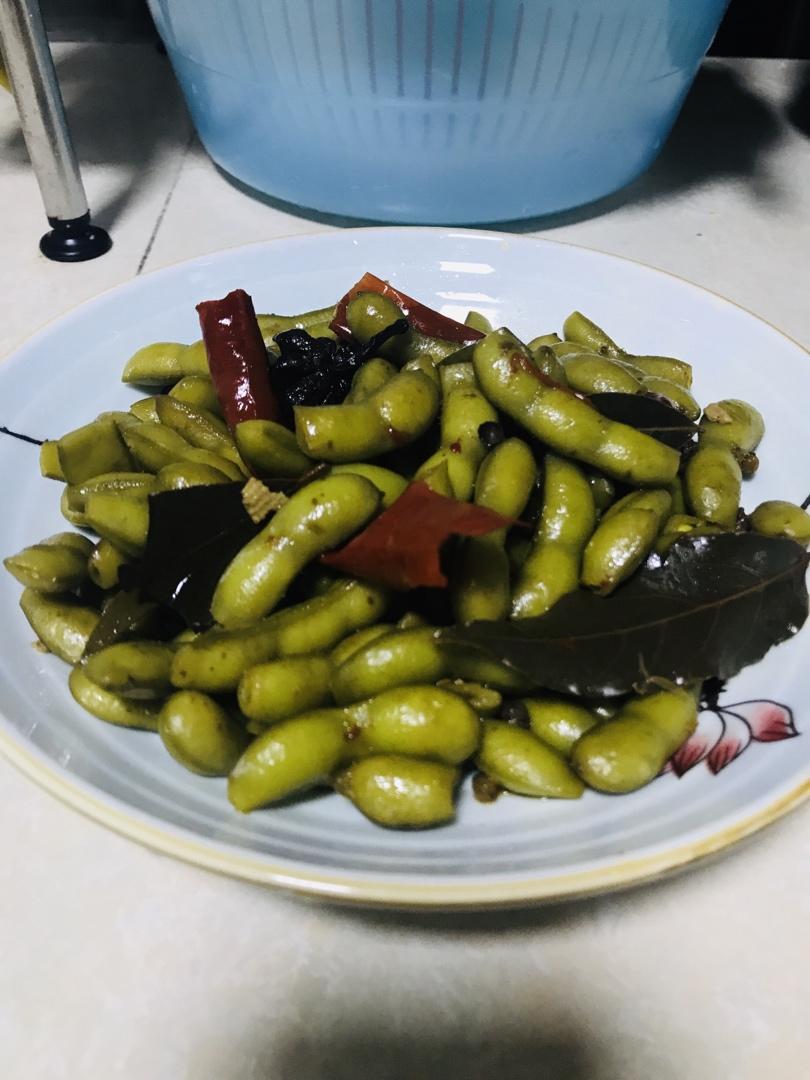 吃不够的卤鸡腿+猪皮