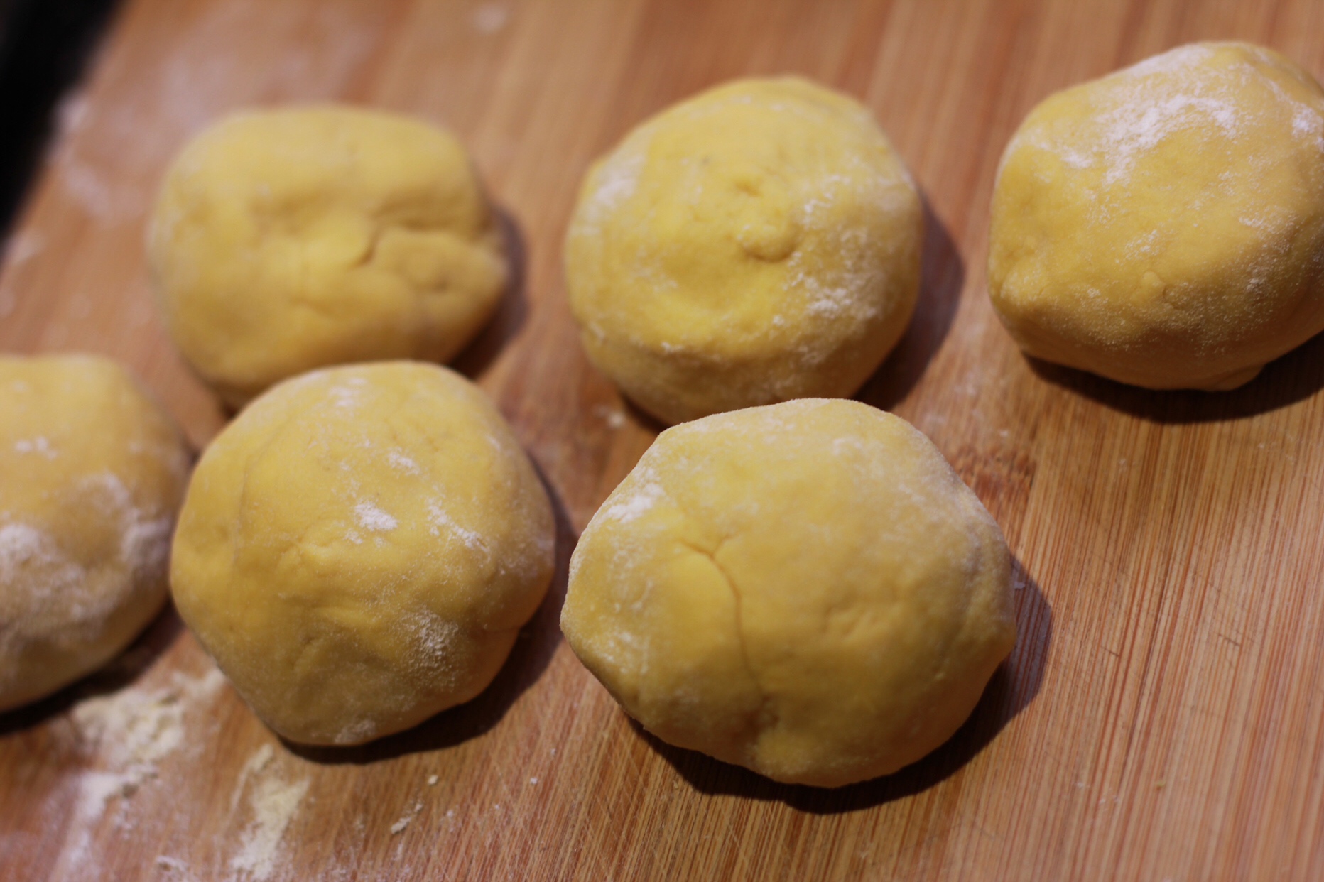 烤箱版少油老上海葱油饼(面团添加红薯～)的做法 步骤3