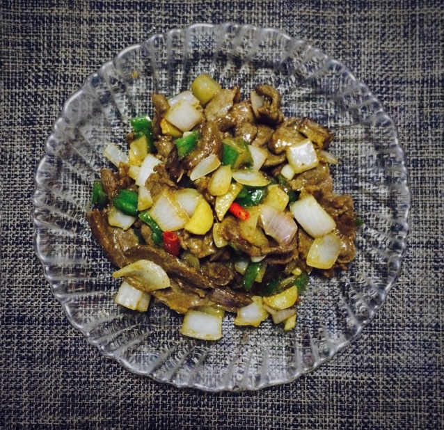 孜然洋葱炒牛肉粒