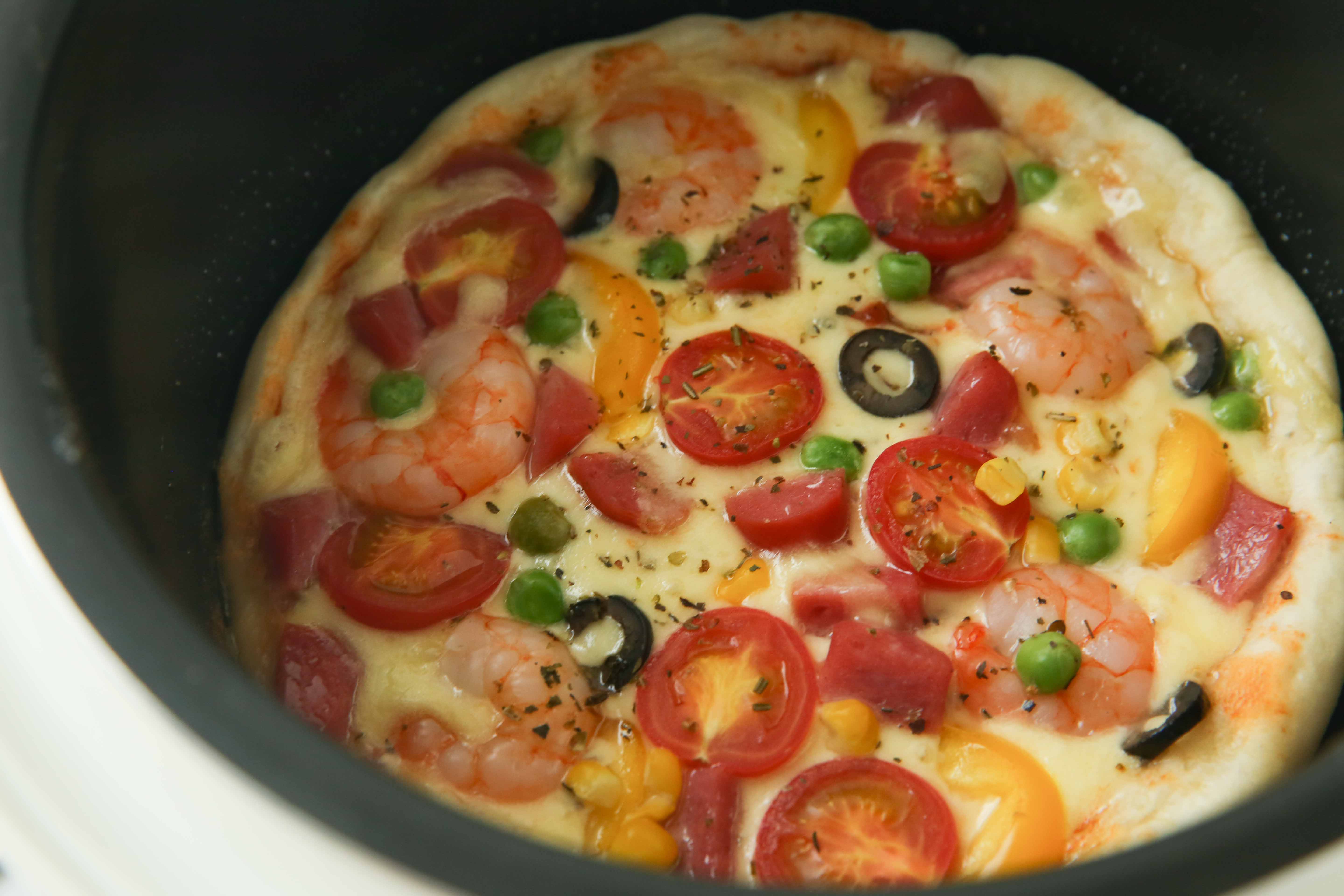 【免烤箱】电饭煲番茄披萨的做法 步骤13