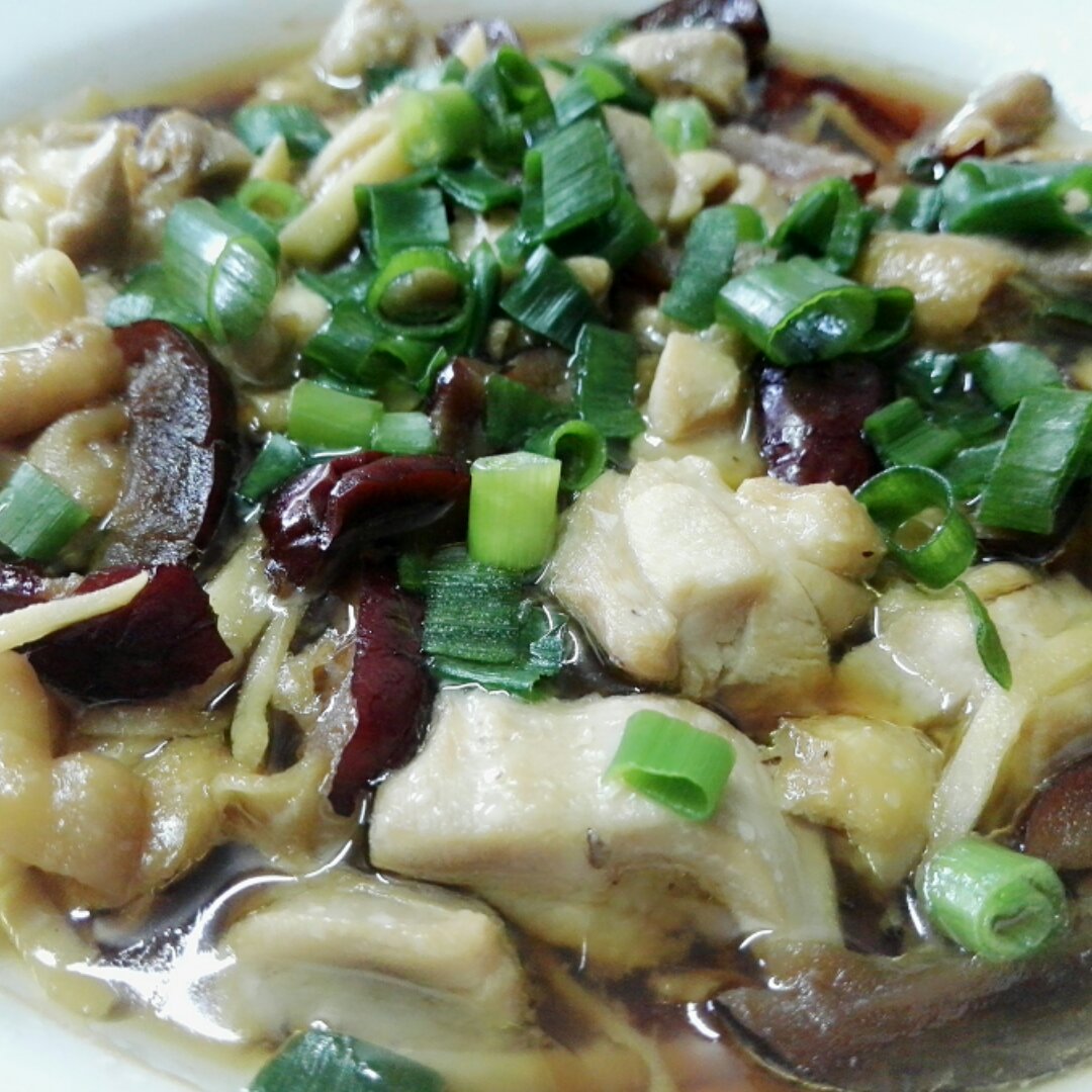 红枣杞子蒸滑鸡