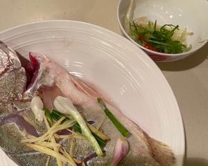 材料超少最简单的快手大菜-清蒸桂花鱼的做法 步骤1