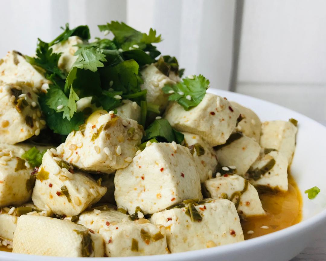 技术难度可以和煮方便面比肩的香椿酱拌豆腐