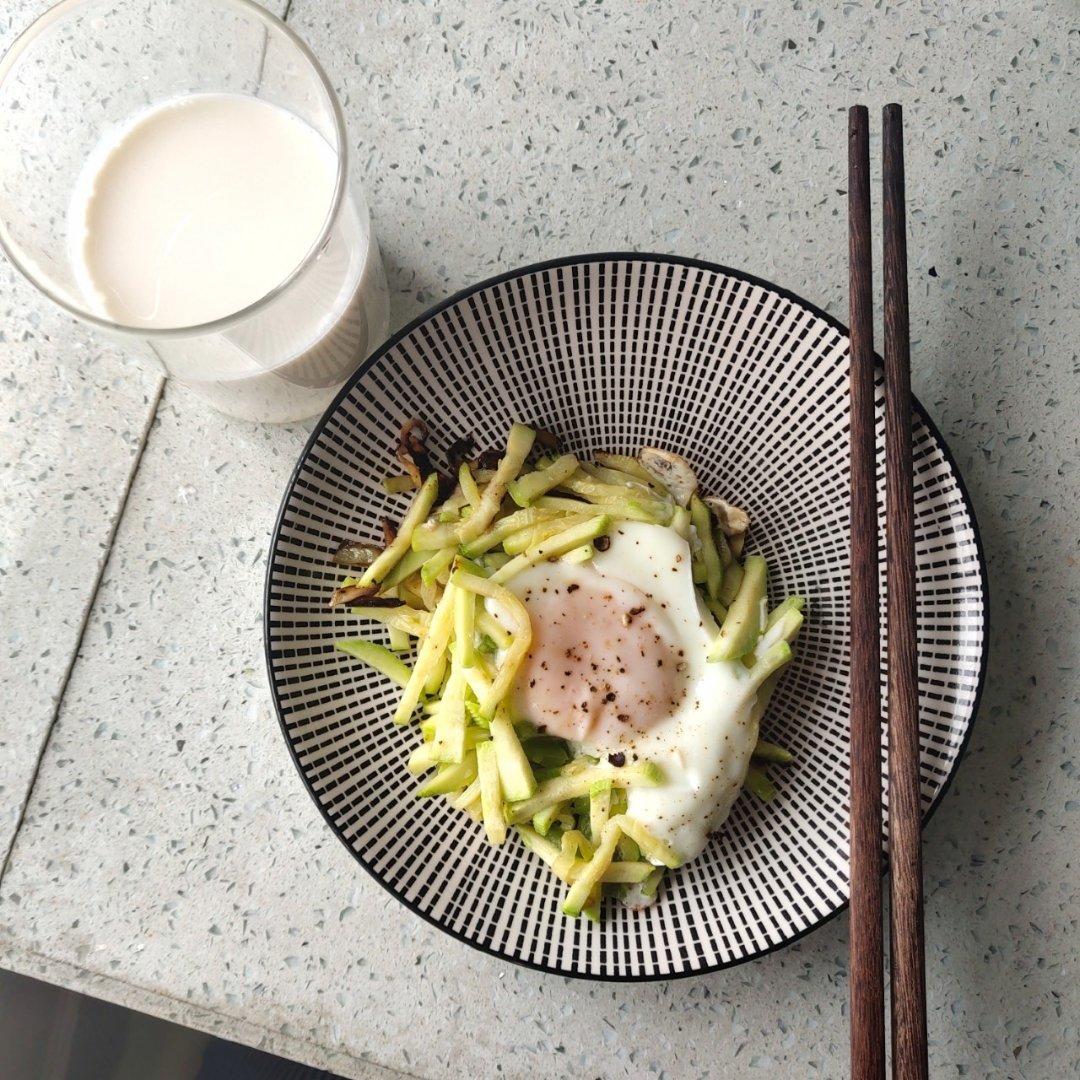 减脂食谱🌟西葫芦窝蛋🌟     营养高颜值早餐🍳