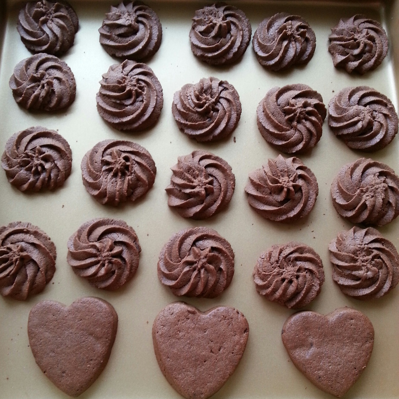 挤花毫无压力的巧克力曲奇