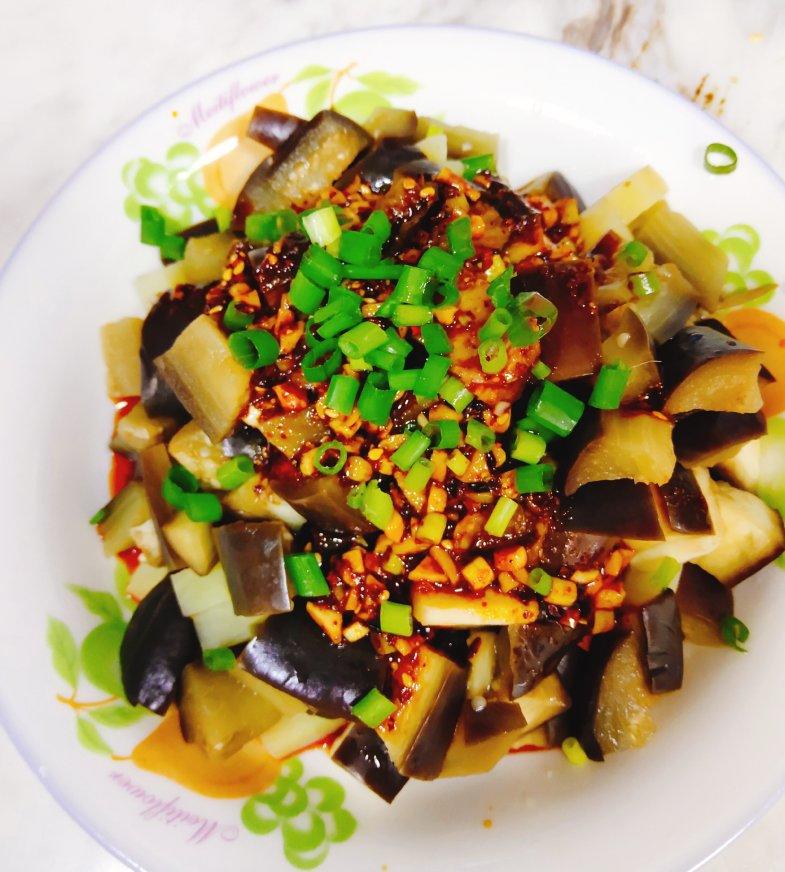 厨师长教你：“茄子拌土豆”的家常做法，味道很赞，先收藏起来