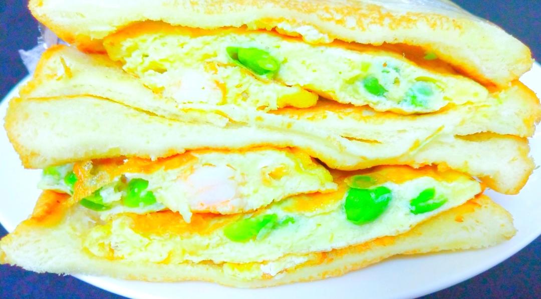 芝香浓郁虾仁蛋托三明治的做法