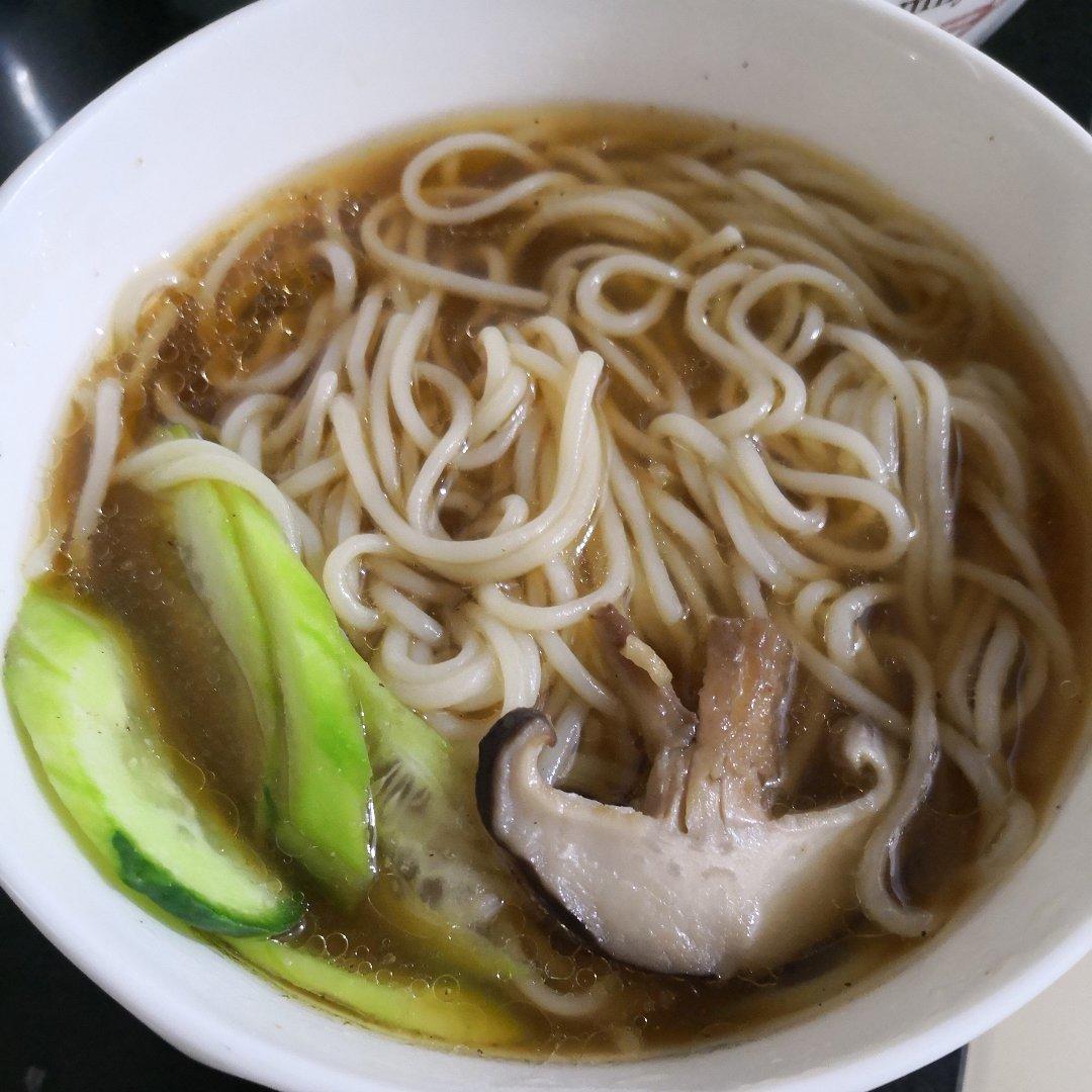 一碗热汤面