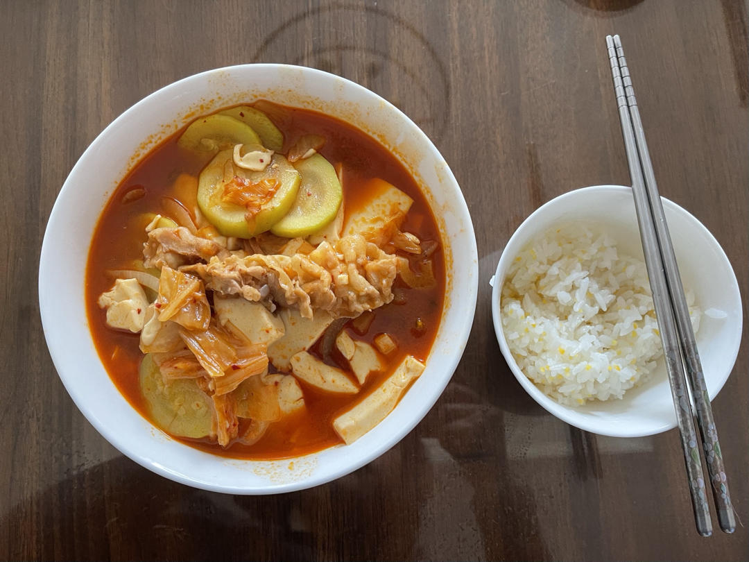 韩式泡菜豆腐锅/辣白菜豆腐汤