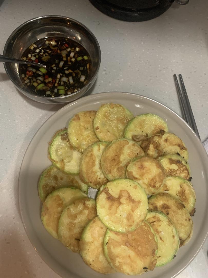 快来康康简单又好吃的韩式西葫芦饼