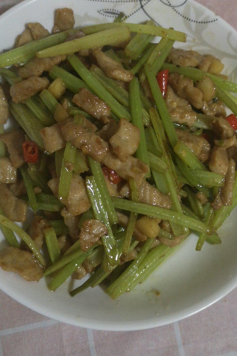 芹菜炒肉