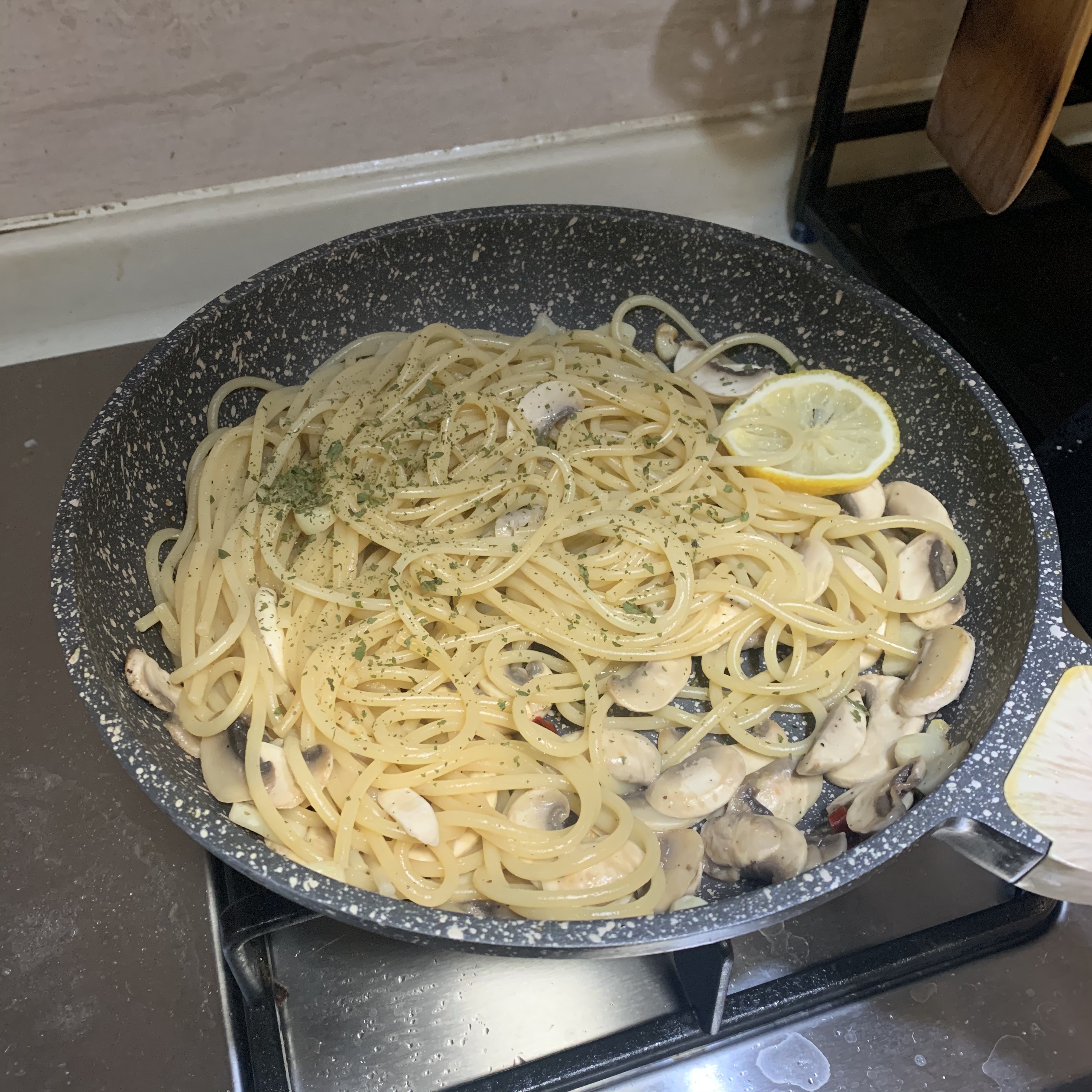 低卡简单的午餐晚餐-蒜头橄榄油意大利面的做法 步骤3