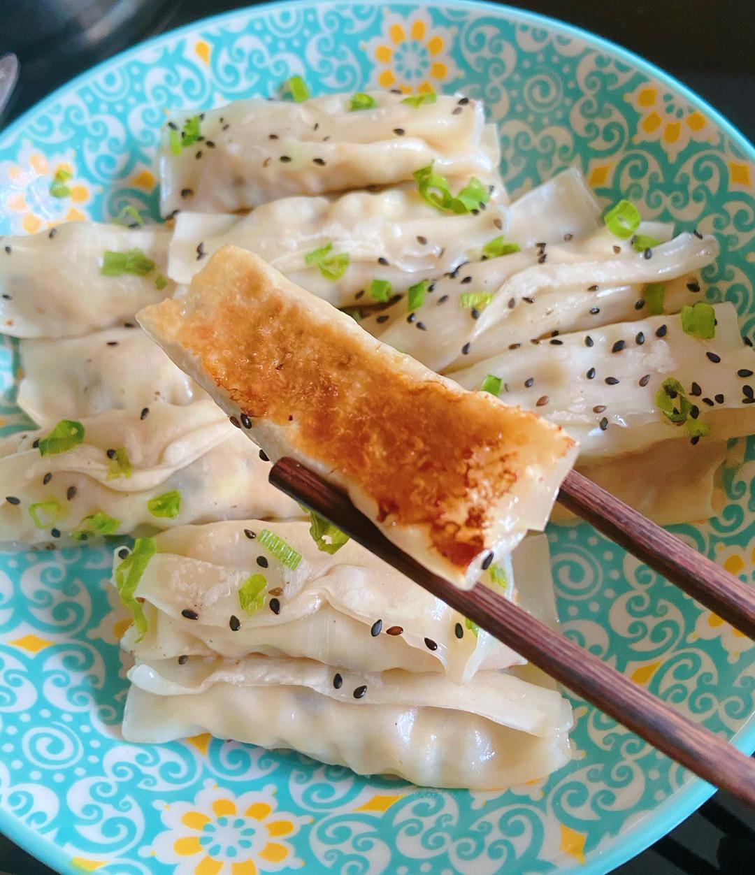 外酥里嫩锅贴饺（馄饨皮版）