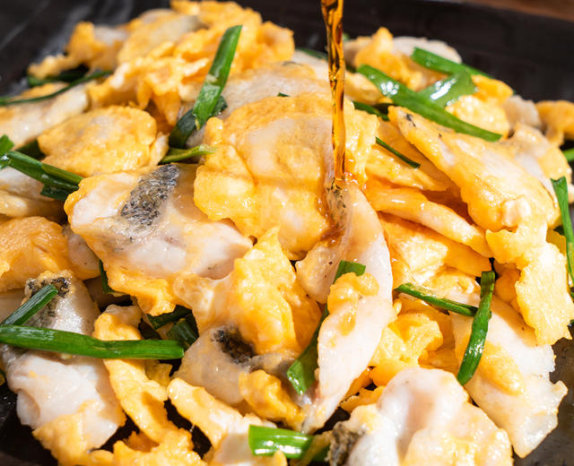 超嫩超鲜“鲈鱼片滑蛋”的做法