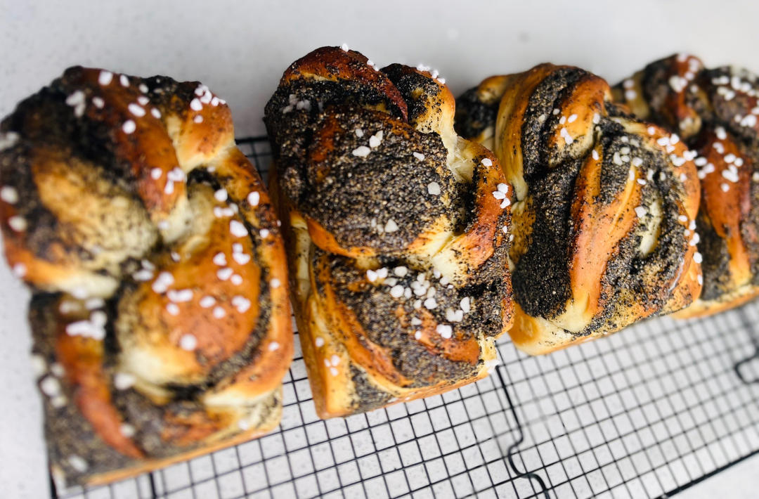 料多多系列--黑芝麻奶酥小吐司