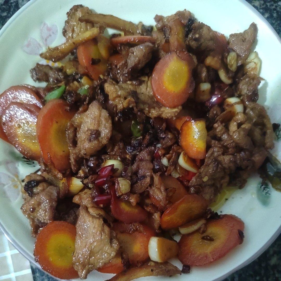超下饭的胡萝卜炒肉