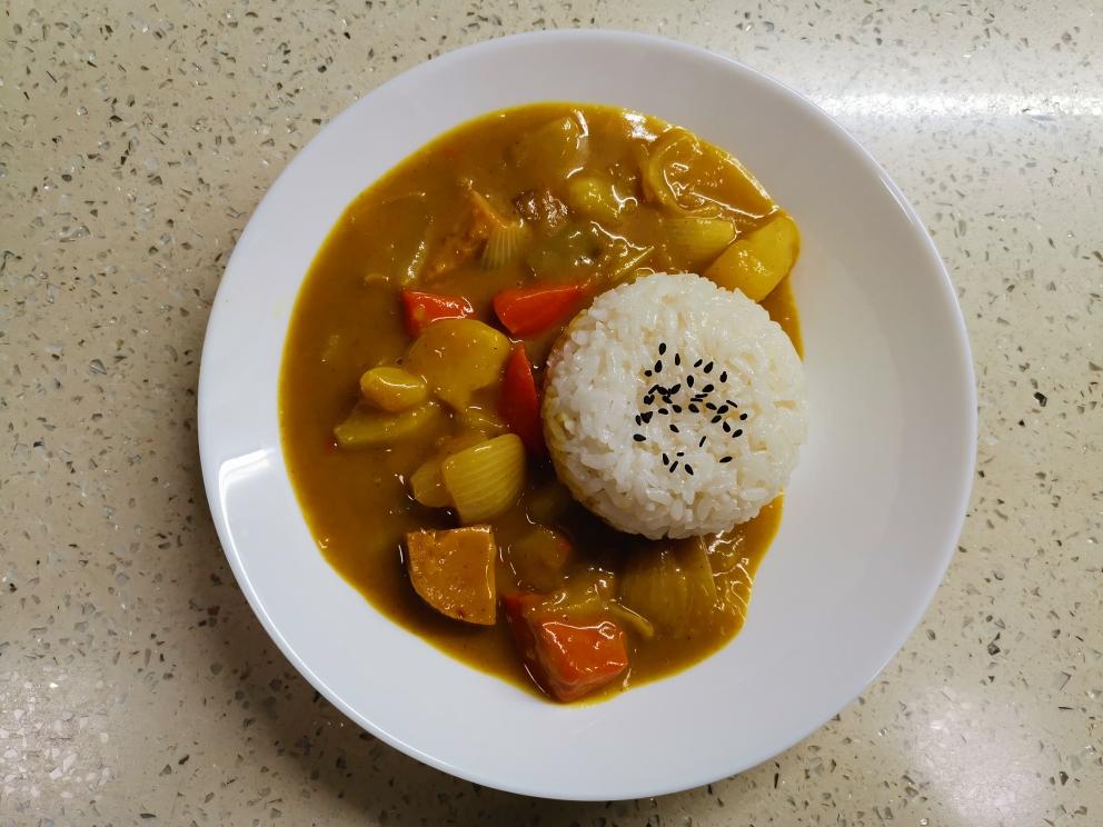 午餐肉咖喱饭