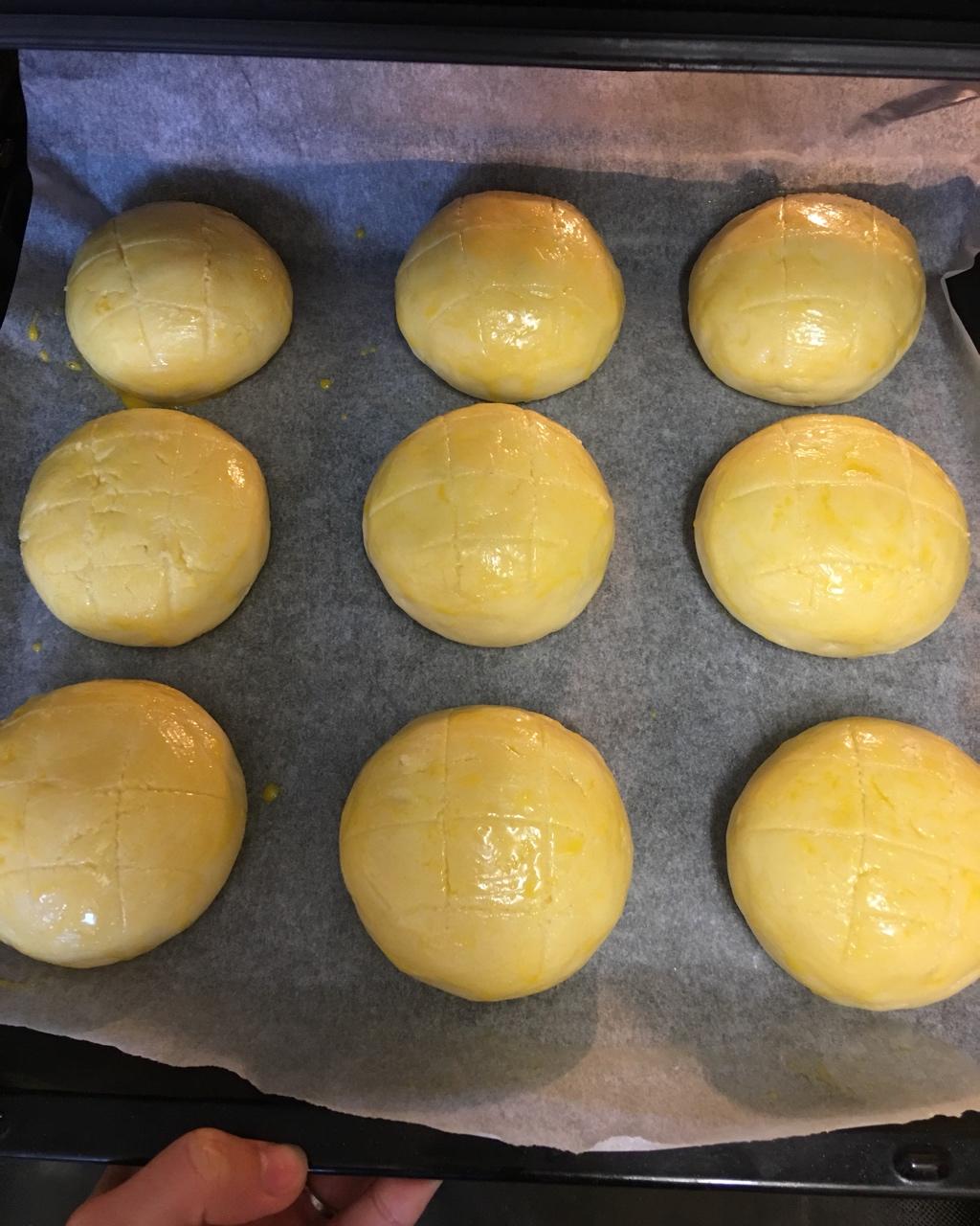 好吃到炸裂的港式菠萝包（附带制作酥皮的小视频）
