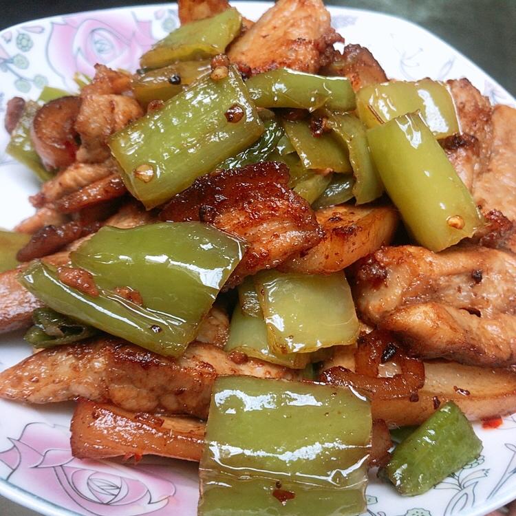 成都人家里的青椒回锅肉
