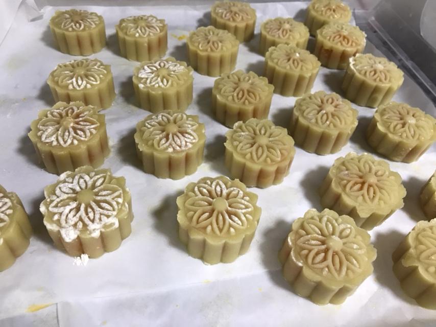 【奶黄流心月饼】