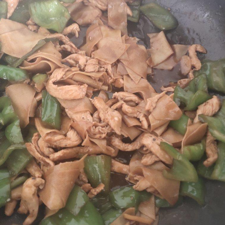 不用厨艺的尖椒干豆腐