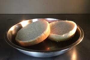 面包糠自制的做法 步骤1