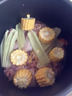 板栗玉米老母鸡汤的做法 步骤2