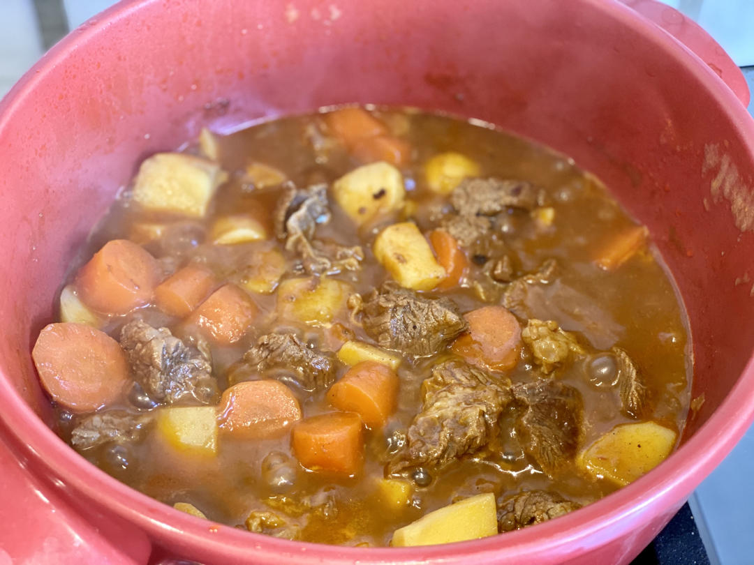 咖喱土豆炖牛腩：牛肉这样炖，保证不塞牙