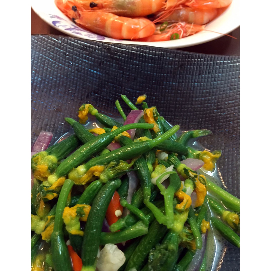 清炒顶花黄瓜仔