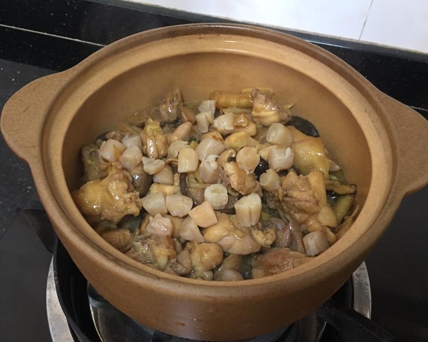 干贝香菇鸡煲的做法