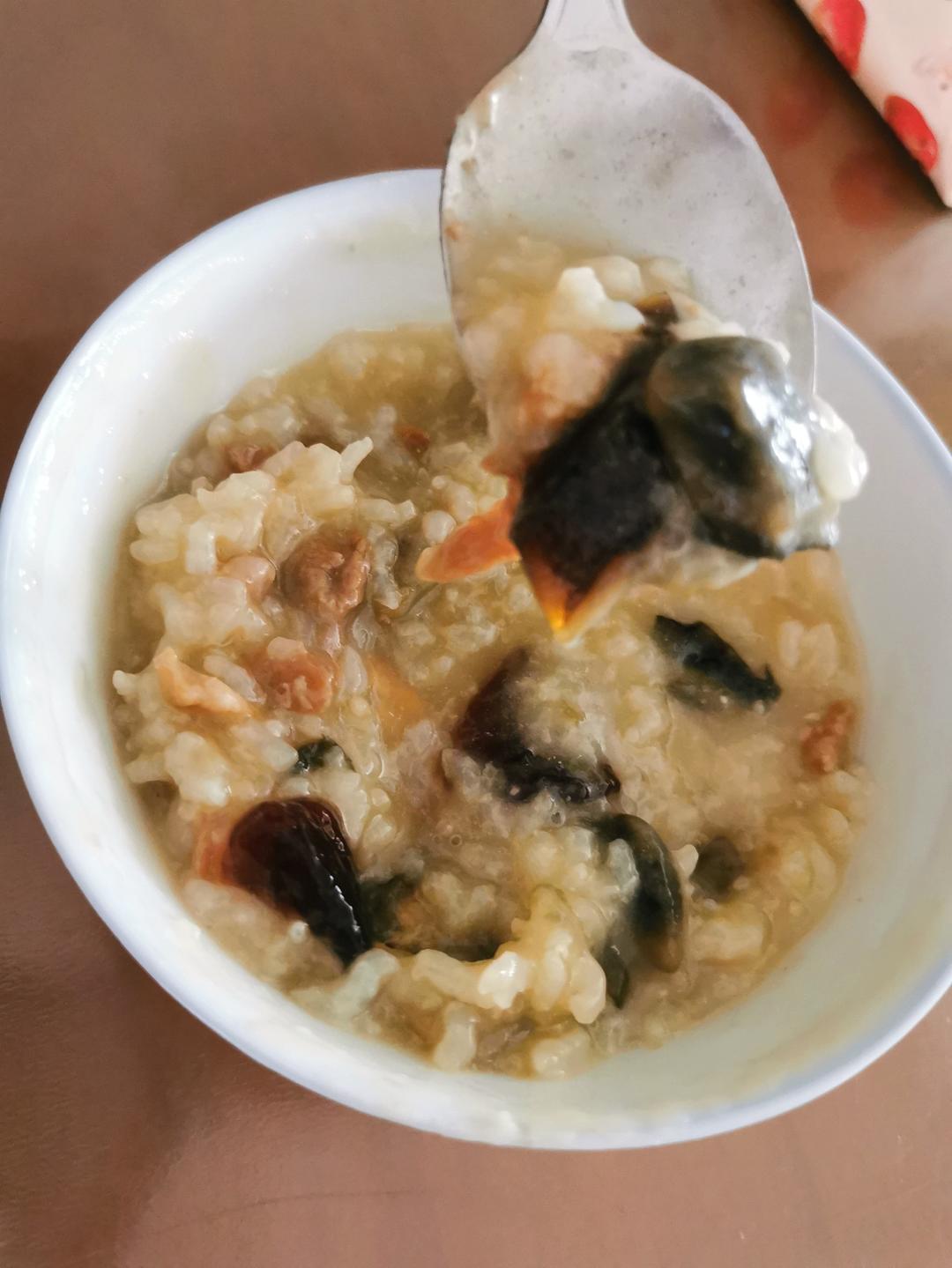 妈妈👩教我做的皮蛋瘦肉粥🥣简单快捷美味😋