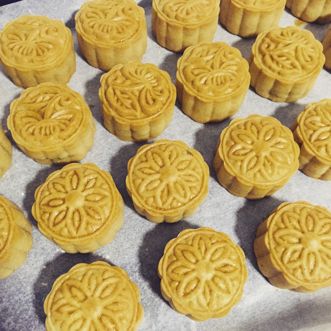 广式月饼—蛋黄莲蓉月饼