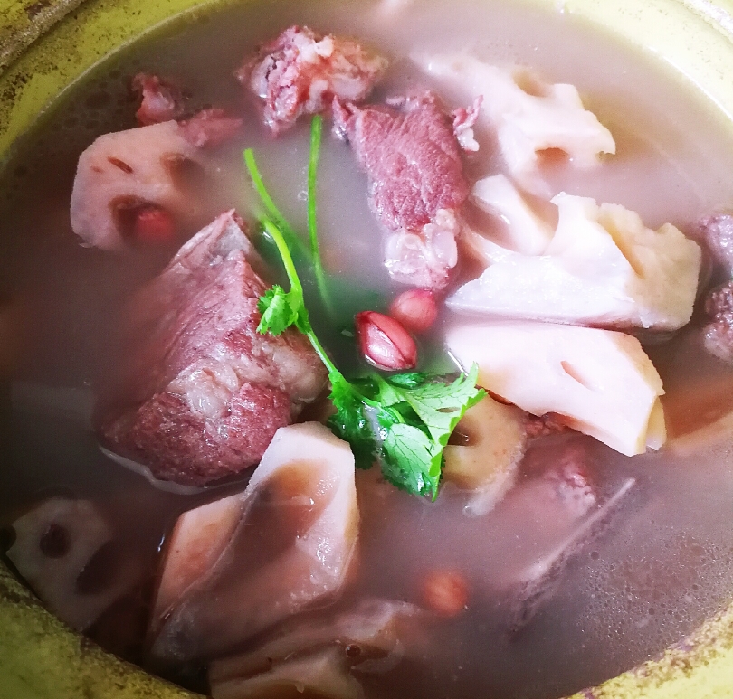 最美味的补血汤煲（例假期间喝非常好）～粉藕红衣花生土猪排骨汤