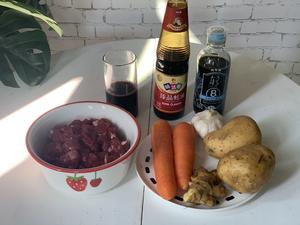 圣诞跨年食谱｜法式红酒炖牛肉 软嫩入味的做法 步骤1