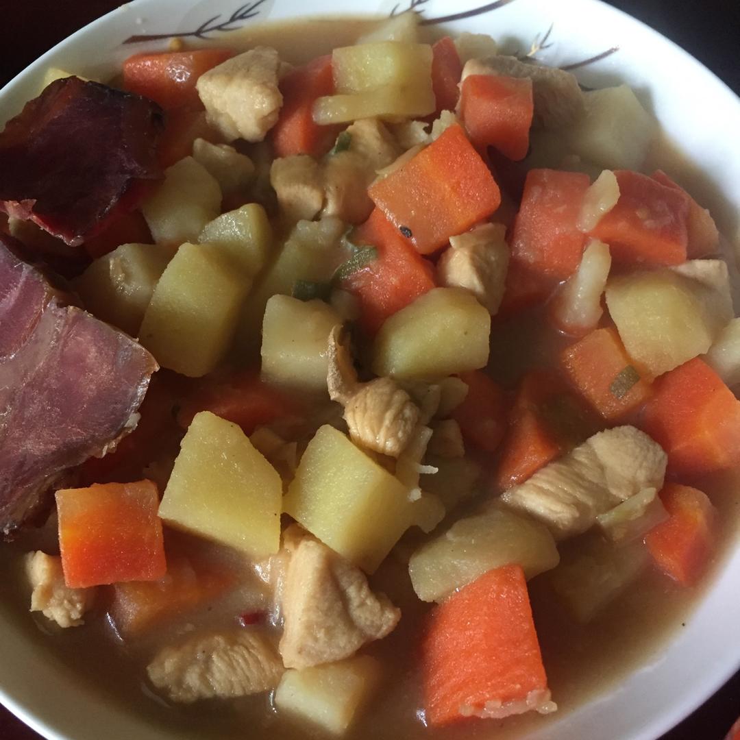 土豆炖鸡块