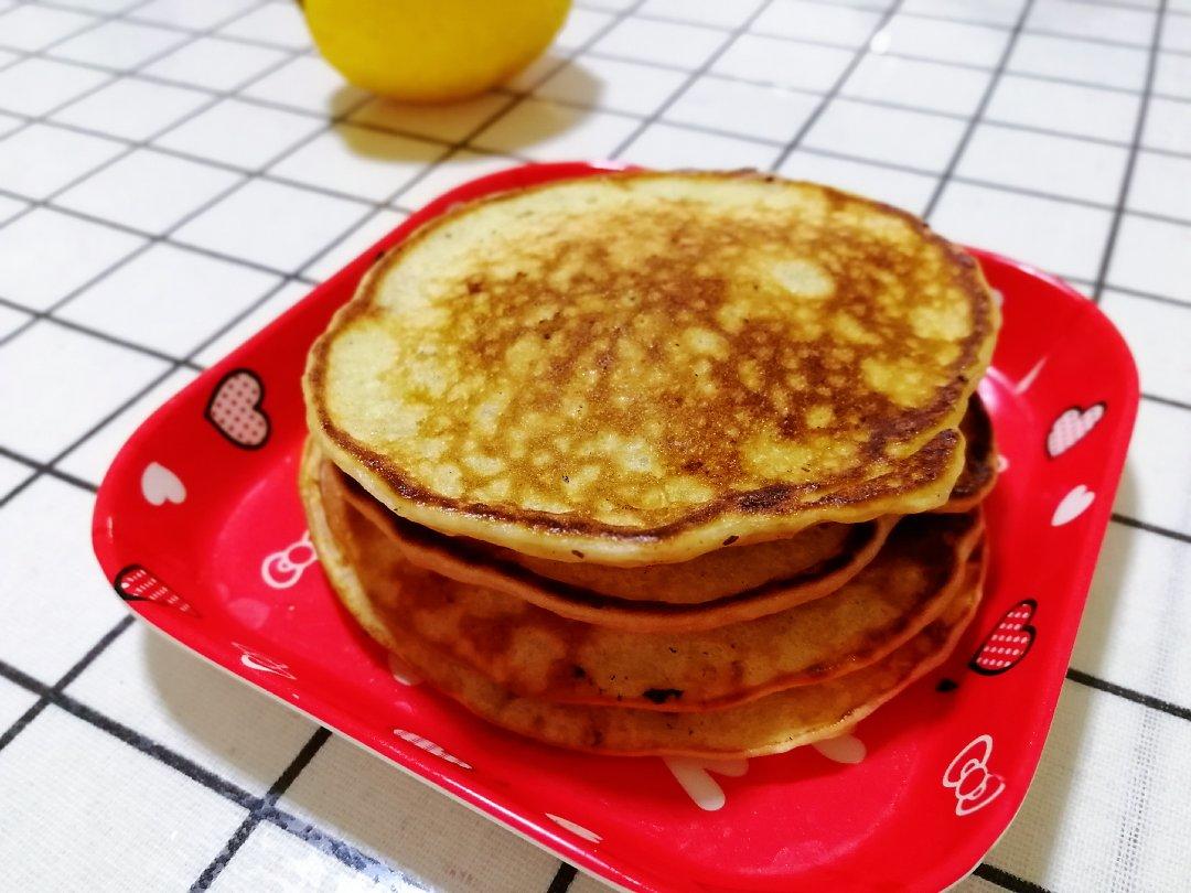 【减脂早餐】无油香蕉松饼（超简单）