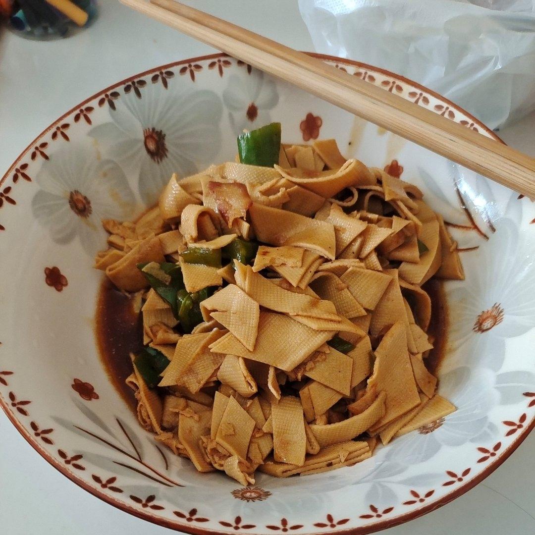 不用厨艺的尖椒干豆腐