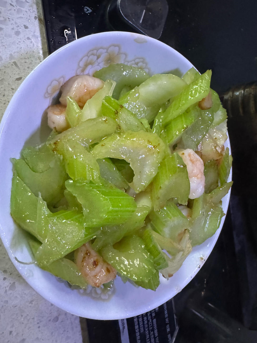 怎样炒出饭店级别的幼嫩西芹（附正确的西芹处理手法）
